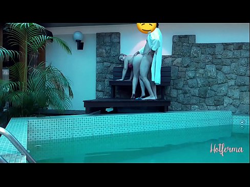 ❤️ El cap convida la criada a la piscina, però no va poder resistir-se a una calor ❤️ Vídeo de sexe a nosaltres ca.xsexshop.ru